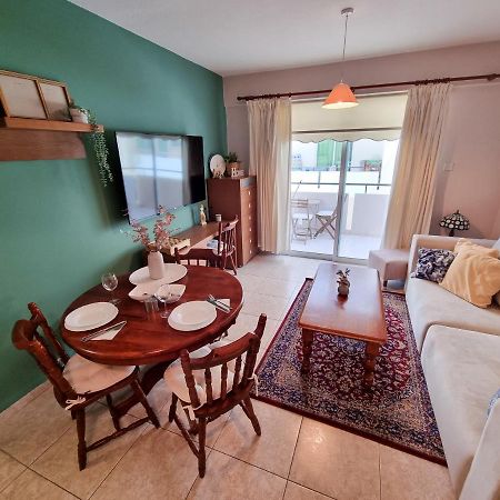 Dock Holiday Apartment Larnaca Buitenkant foto