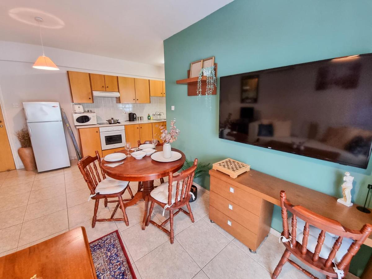 Dock Holiday Apartment Larnaca Buitenkant foto
